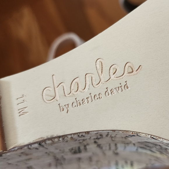 CHARLES DAVID Beige Vegan Suede Lambert Wedge Sandals Size 10, New - Picture 10 of 10